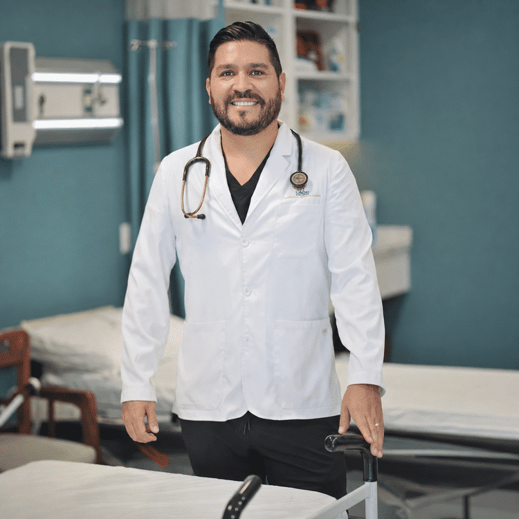 Doctor providing urgent care in San José del Cabo at Sea of Cortes Medical